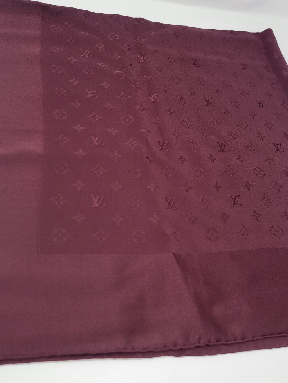 LOUIS VUITTON Monogram Prints 100% Pure Silk Scarf - Picture 5 of 8